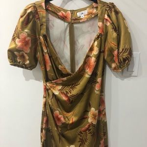 Silk Hawaiian print mini, low cut, puffy sleeves